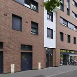 Dans Les Etoiles - 2 Bedroom With Free Parking Near To The City Center
