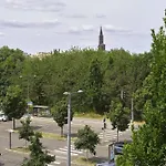 Dans Les Etoiles - 2 Bedroom With Free Parking Near To The City Center