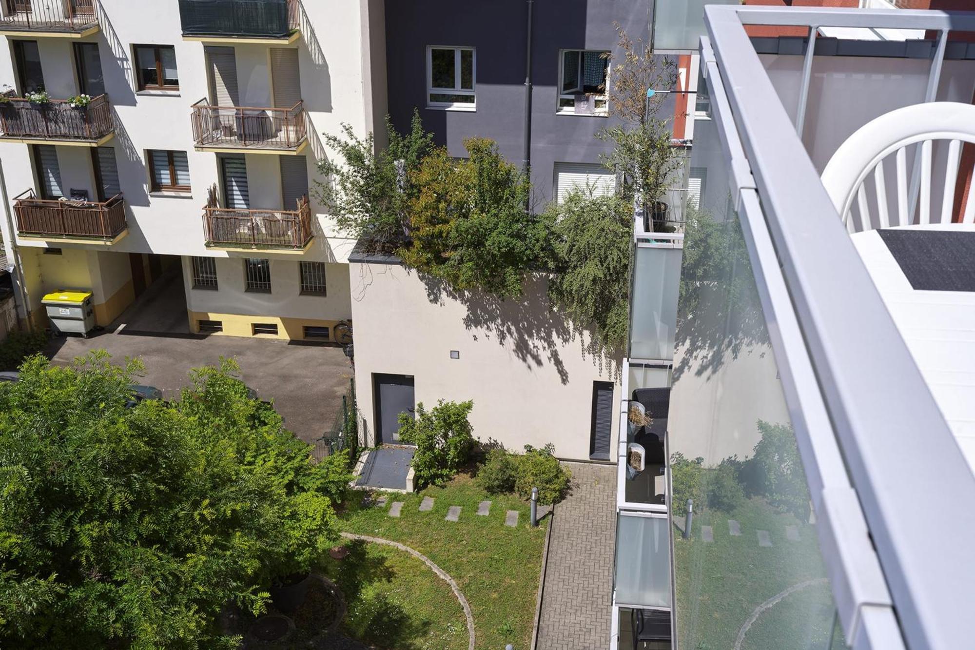 Dans Les Etoiles - 2 Bedroom With Free Parking Near To The Center *