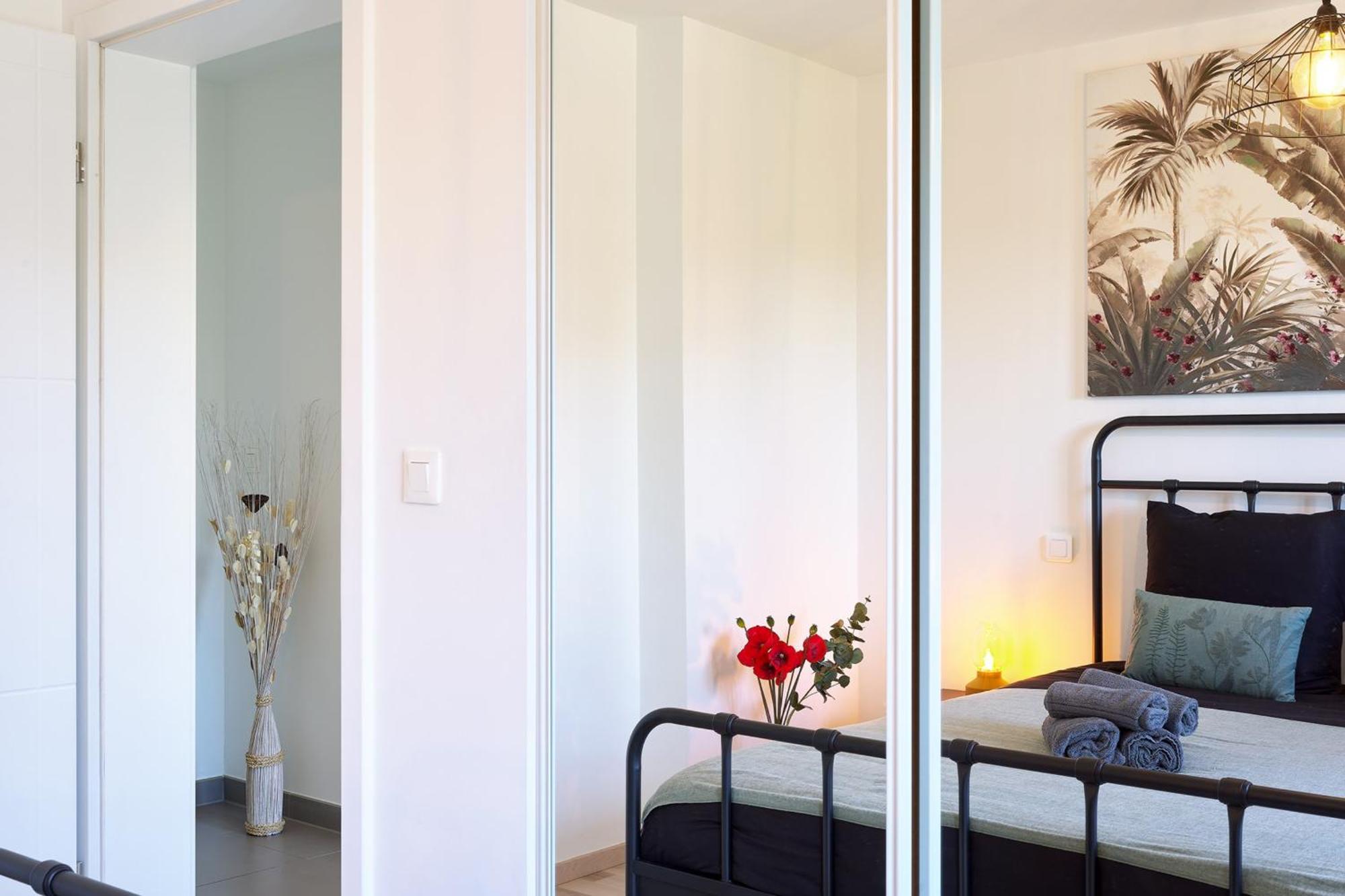 Dans Les Etoiles - 2 Bedroom With Free Parking Near To The Center *