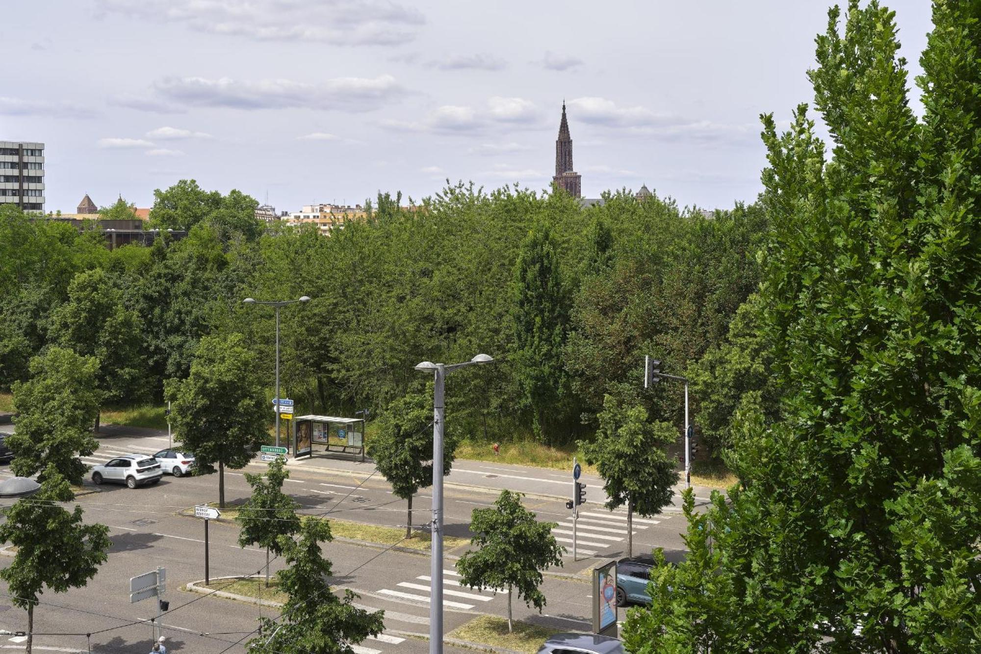 Appartement Dans Les Etoiles - 2 Bedroom With Free Parking Near To The Center