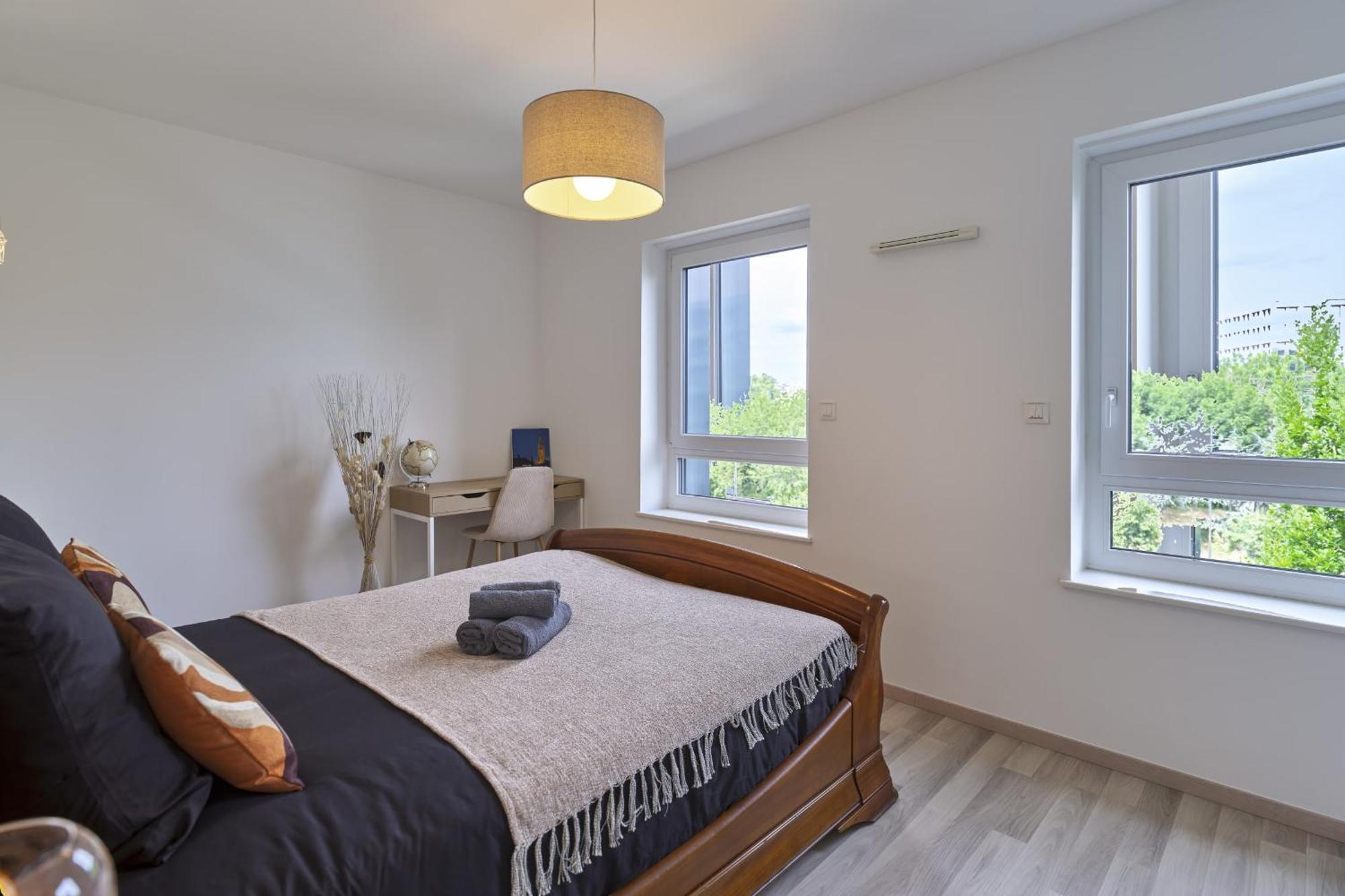 Dans Les Etoiles - 2 Bedroom With Free Parking Near To The Center Appartement Straatsburg