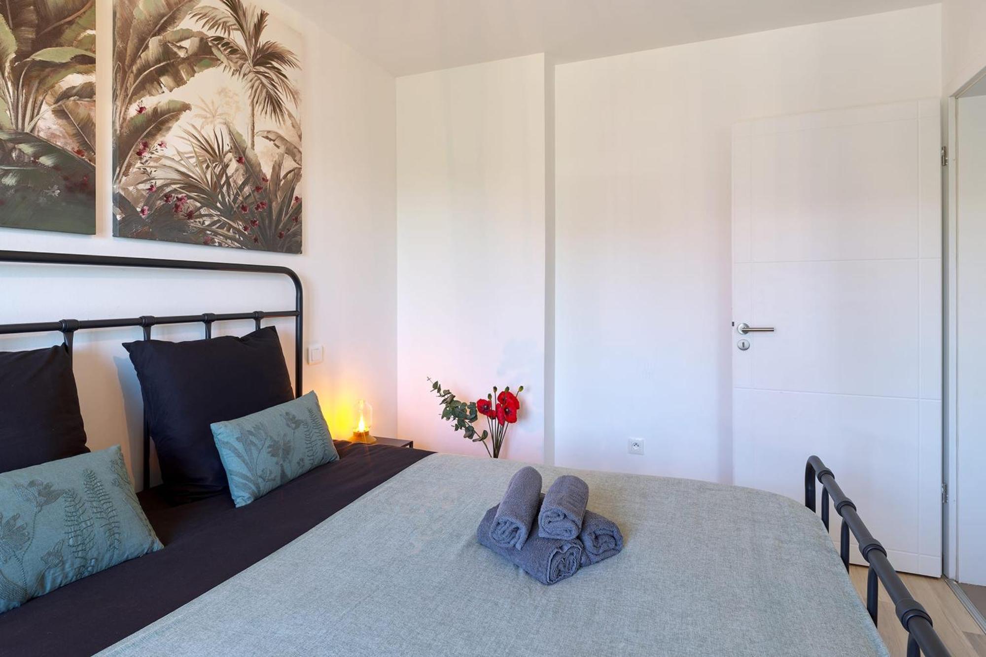 Appartement Dans Les Etoiles - 2 Bedroom With Free Parking Near To The Center