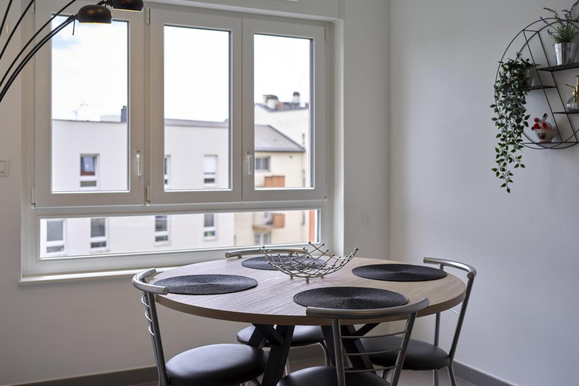 Dans Les Etoiles - 2 Bedroom With Free Parking Near To The Center Appartement *