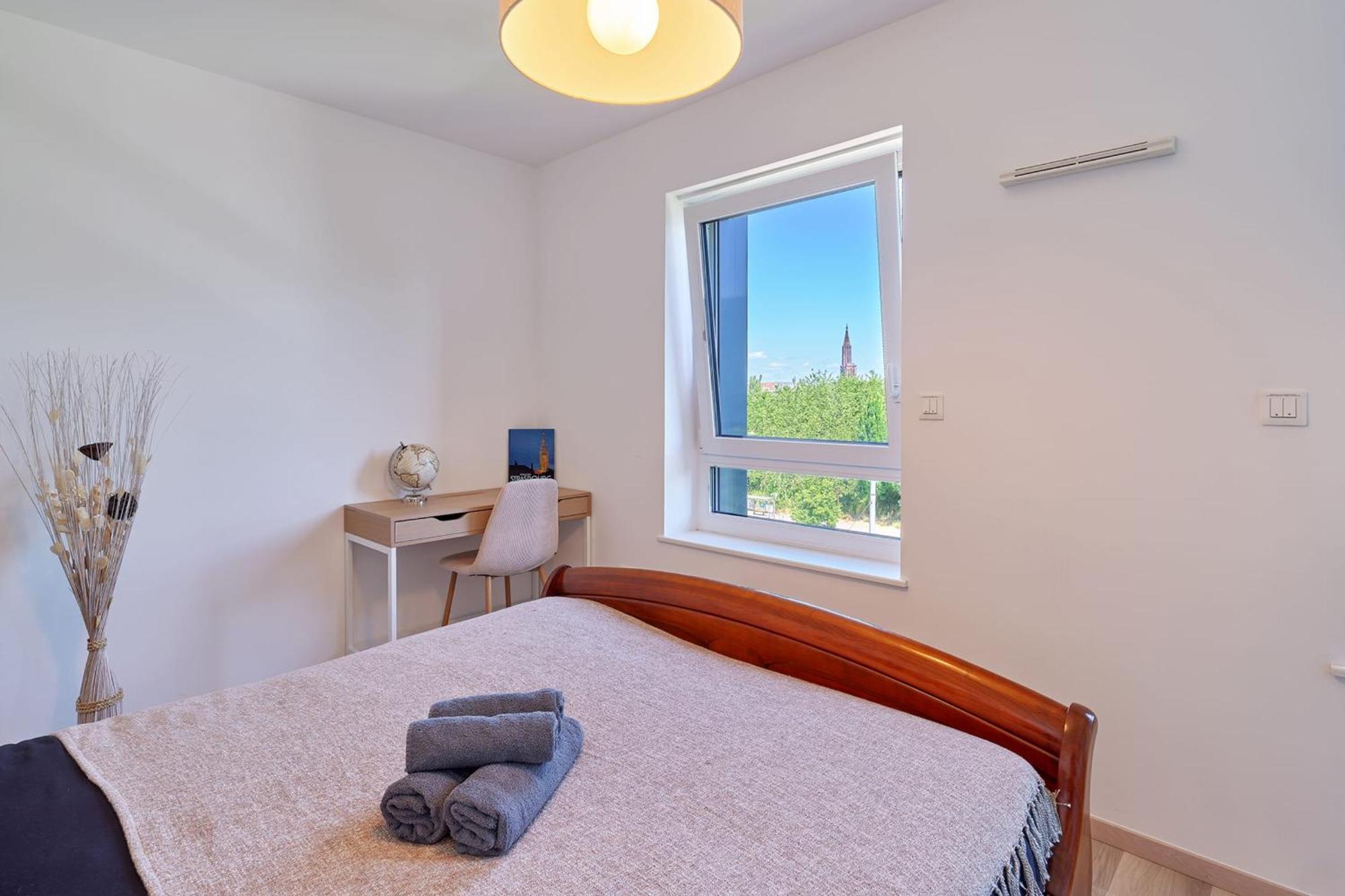 Dans Les Etoiles - 2 Bedroom With Free Parking Near To The Center Appartement