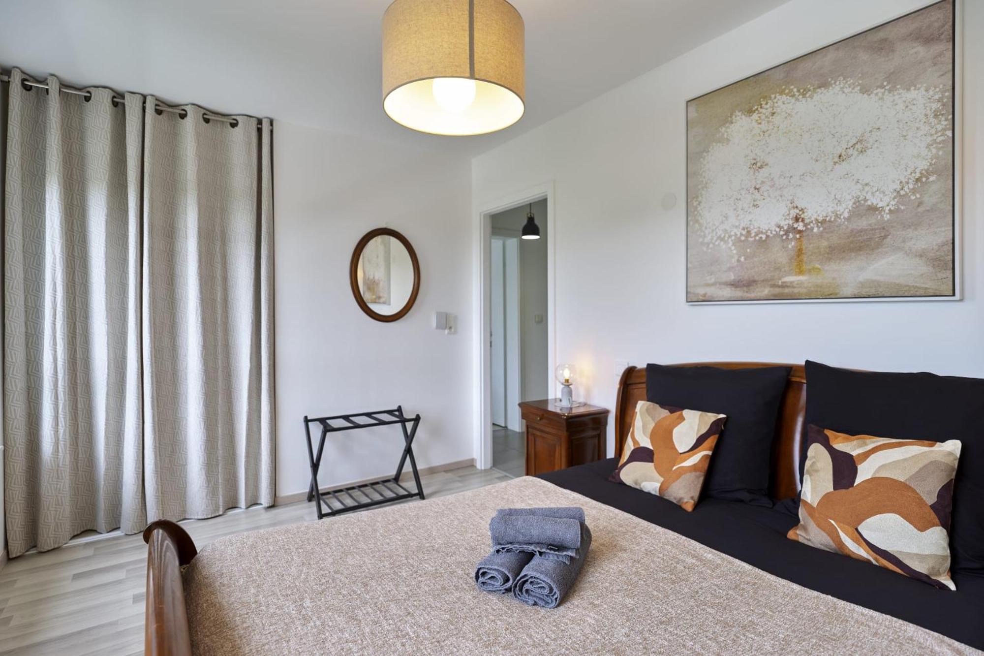 Dans Les Etoiles - 2 Bedroom With Free Parking Near To The Center Straatsburg