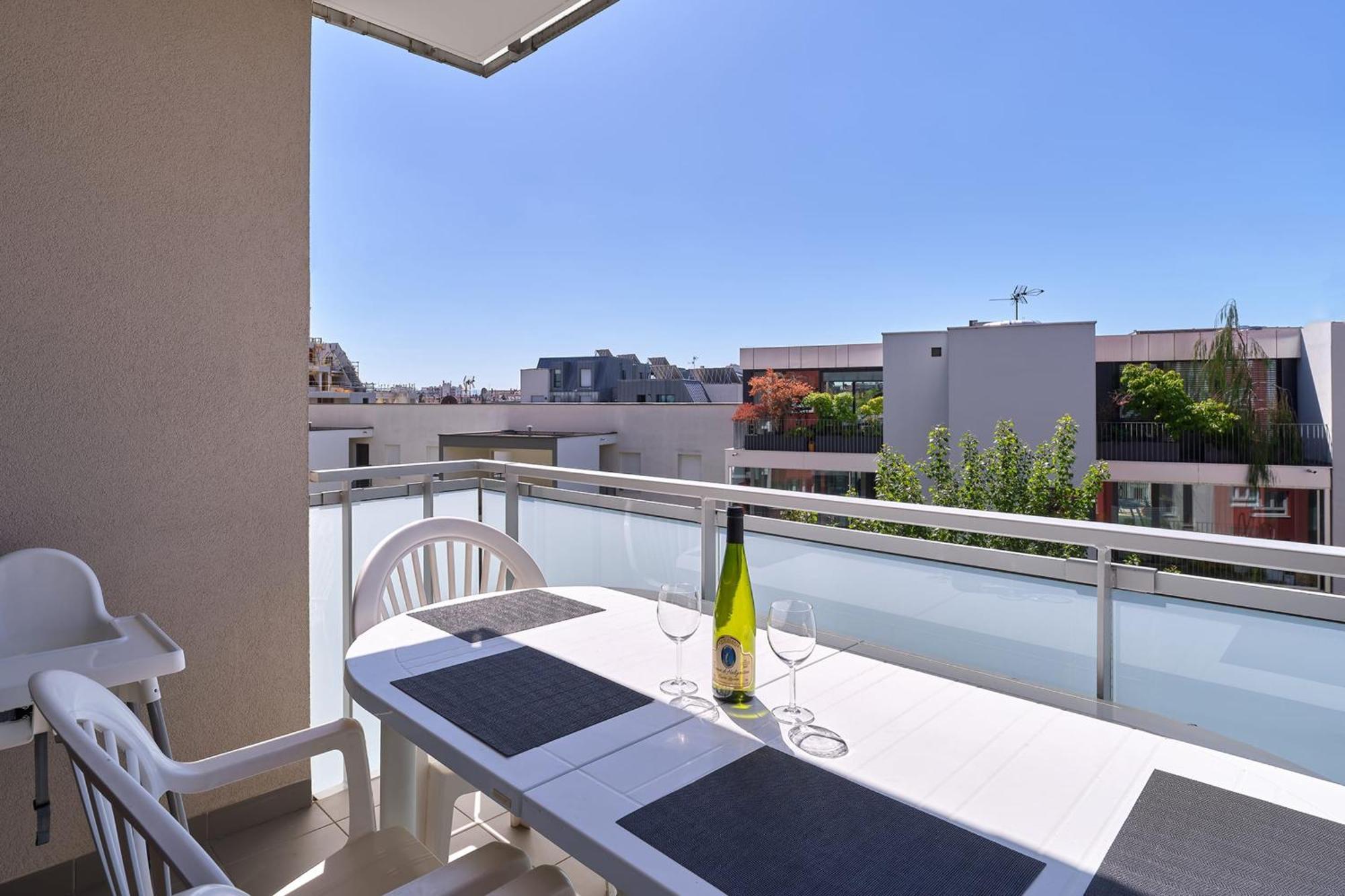 Dans Les Etoiles - 2 Bedroom With Free Parking Near To The Center Straatsburg