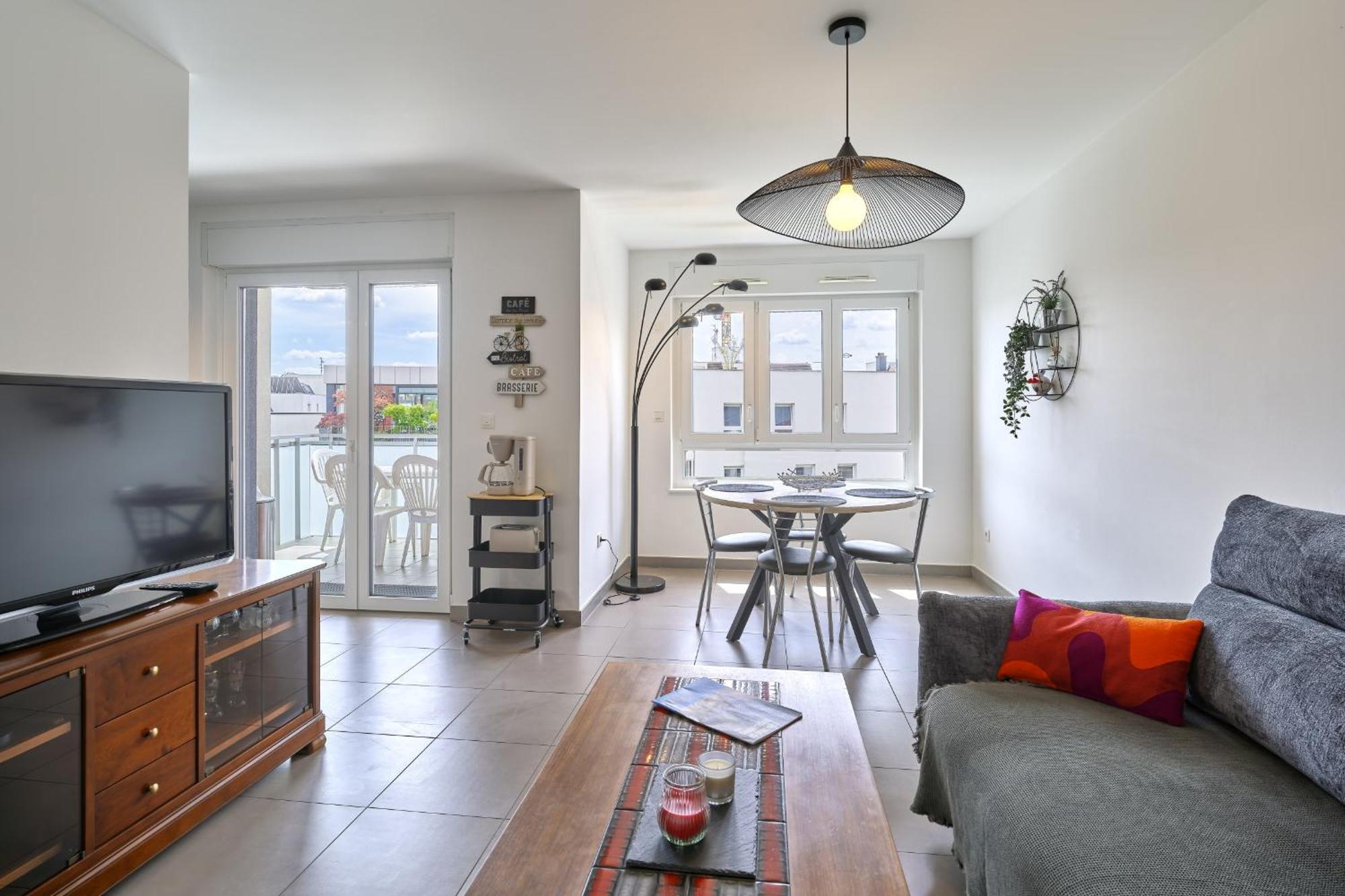 Dans Les Etoiles - 2 Bedroom With Free Parking Near To The Center